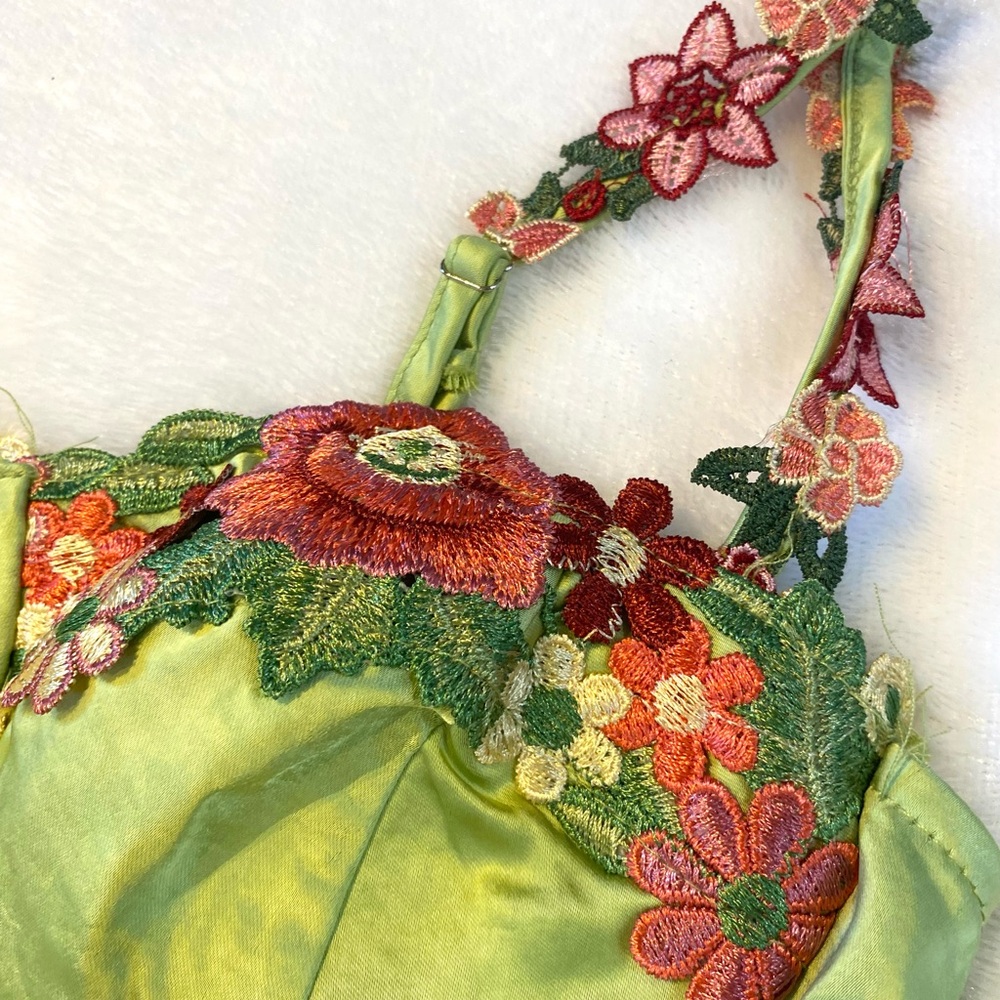 NWT Realtix Elegant Green Satin Dress - Picture 8 of 13